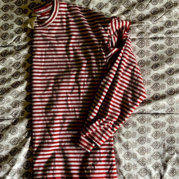 H&M Tops - H&M ruffle sleeve shirt